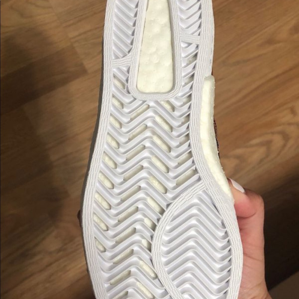 BNIB Adidas superstar copper/white size 5 $45 - Picture 6 of 6